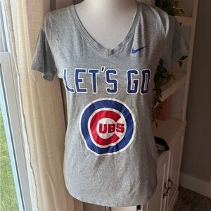 Nike Chicago Cubs Let’s Go Gray V-Neck Graphic Tee Women’s Medium